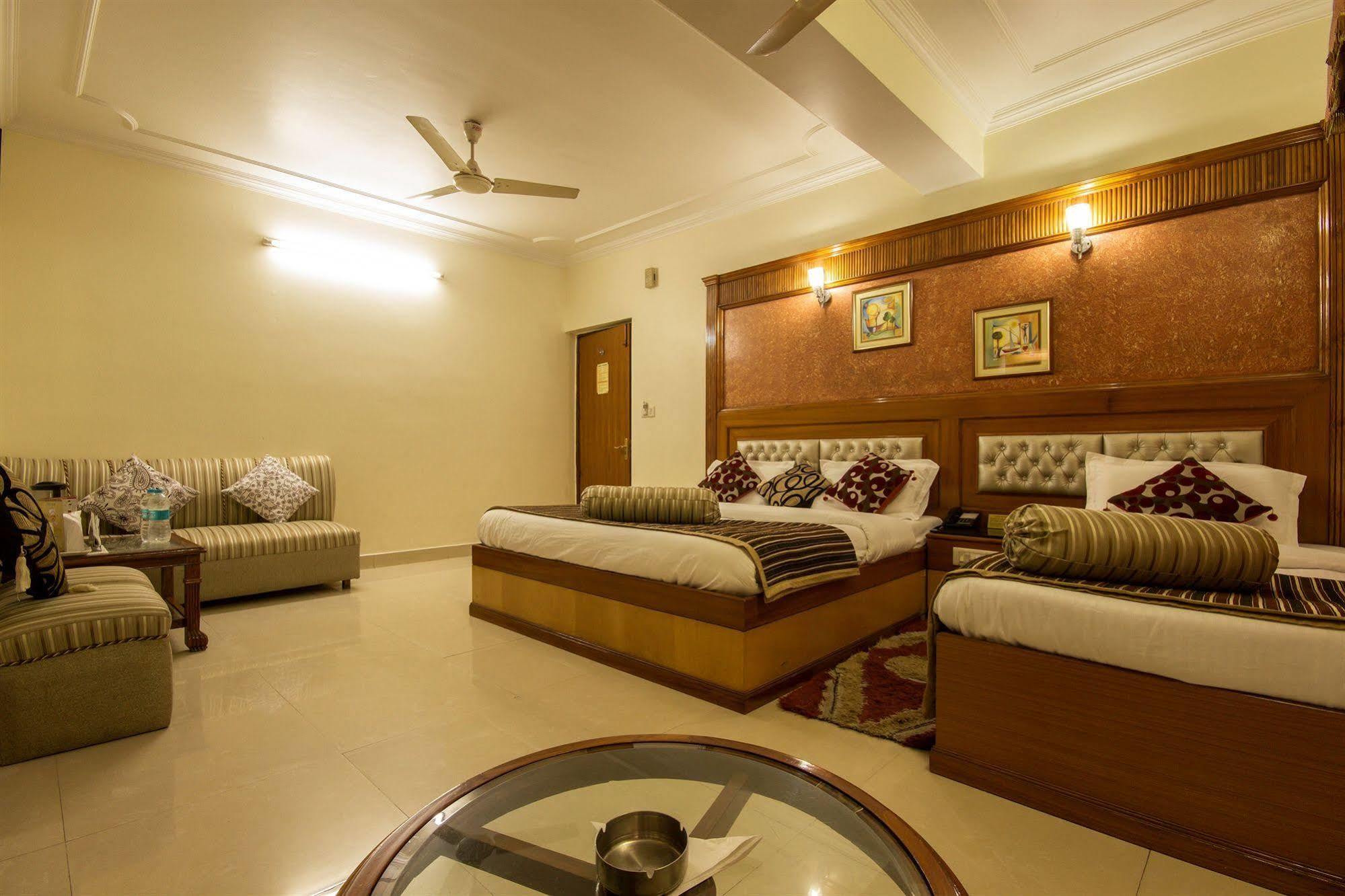 The C Park Karol Bagh Homely Atmosphere 3*