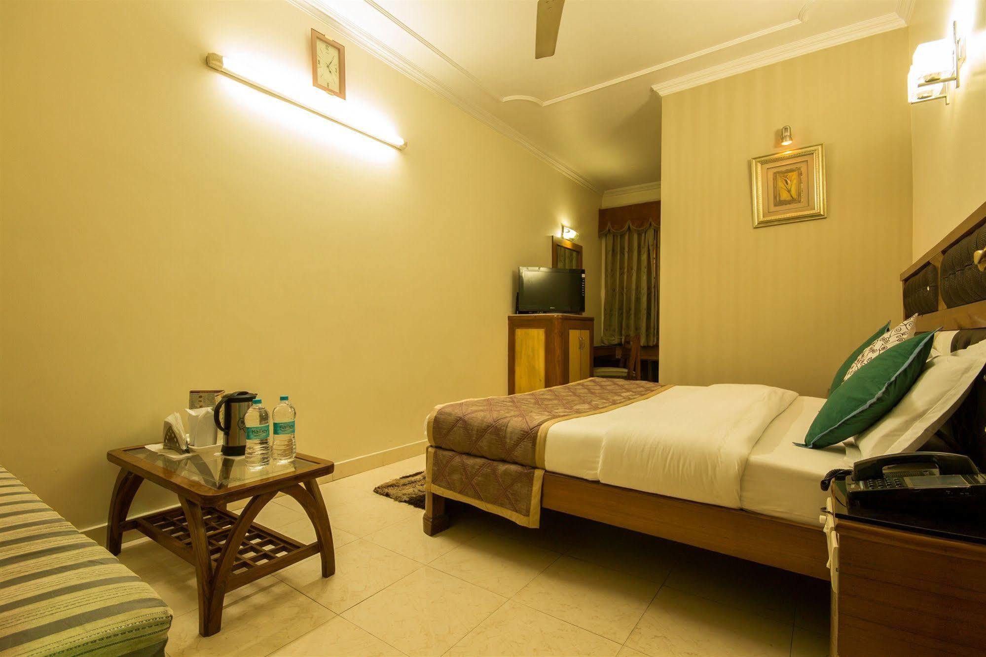 The C Park Karol Bagh Homely Atmosphere 3*