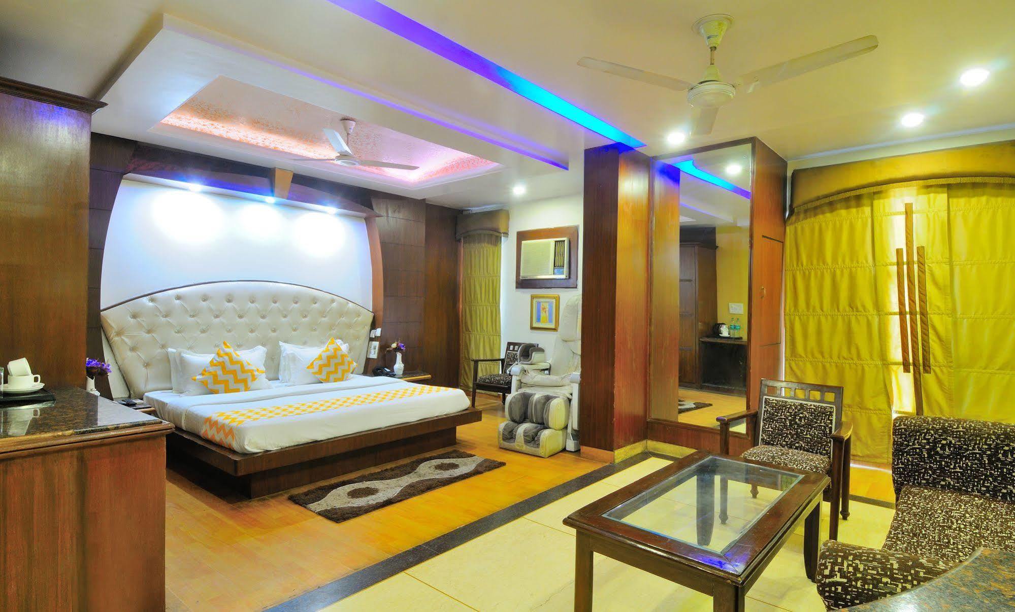Hotel Oyo 10848 Geeson New Delhi
