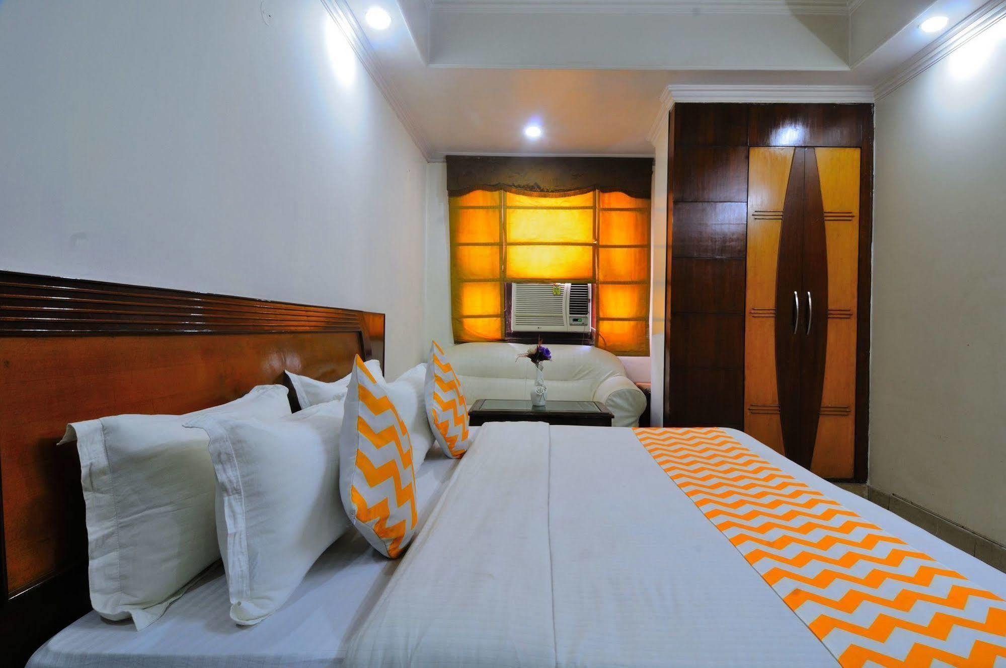 Oyo 10848 Geeson Hotel