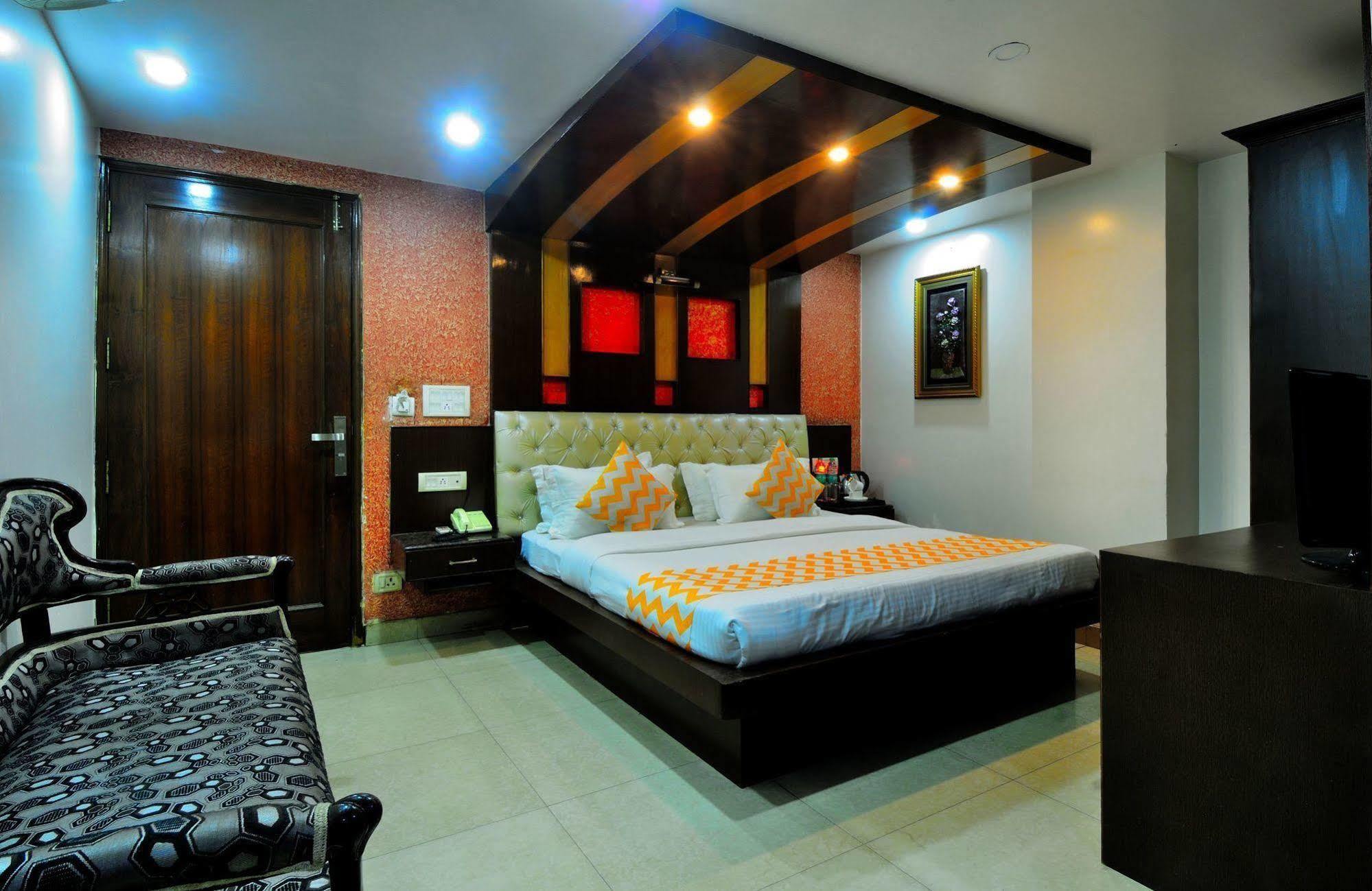 Oyo 10848 Geeson New Delhi