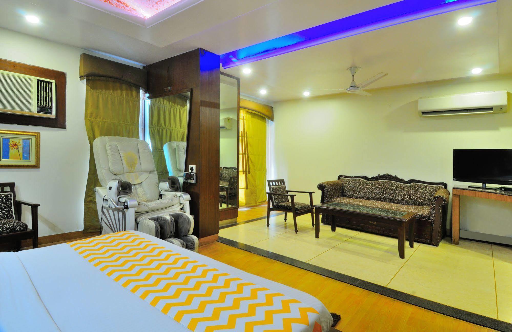 Oyo 10848 Geeson New Delhi