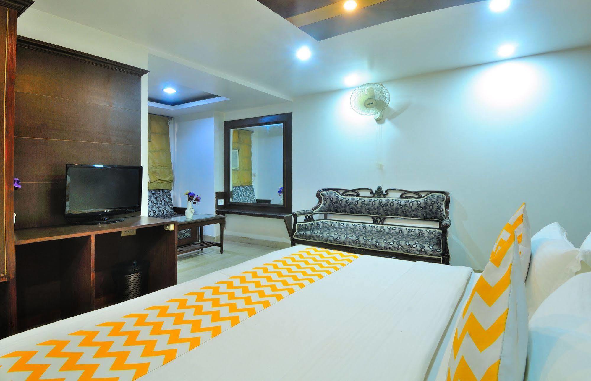 Hotel Oyo 10848 Geeson New Delhi