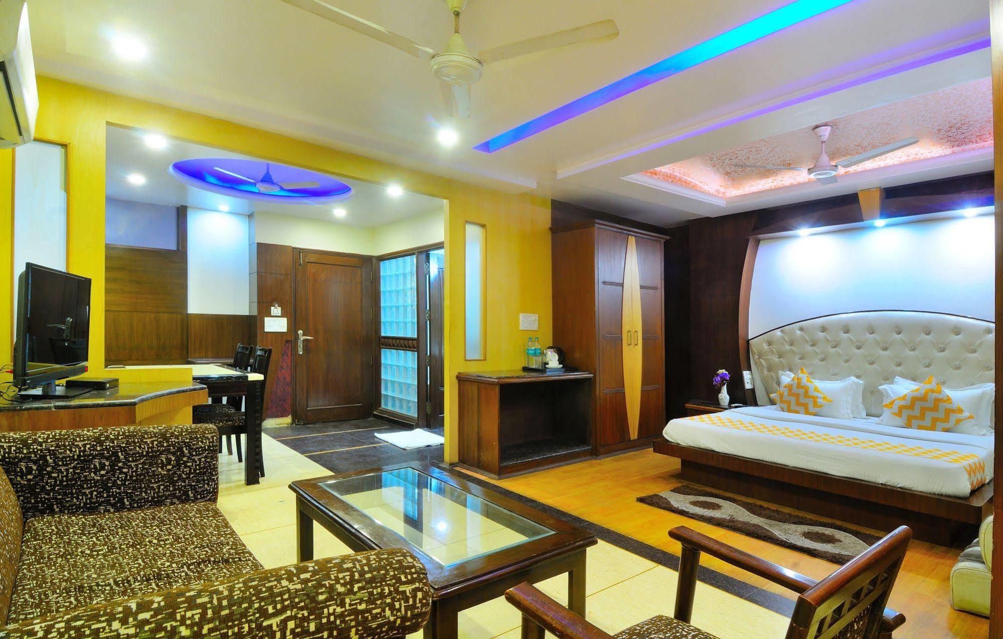 Oyo 10848 Geeson New Delhi