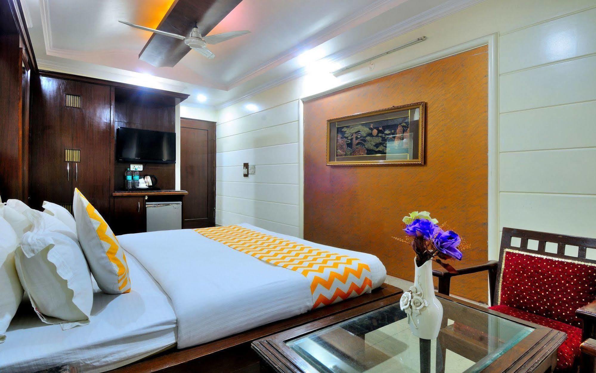 Oyo 10848 Geeson 3* New Delhi