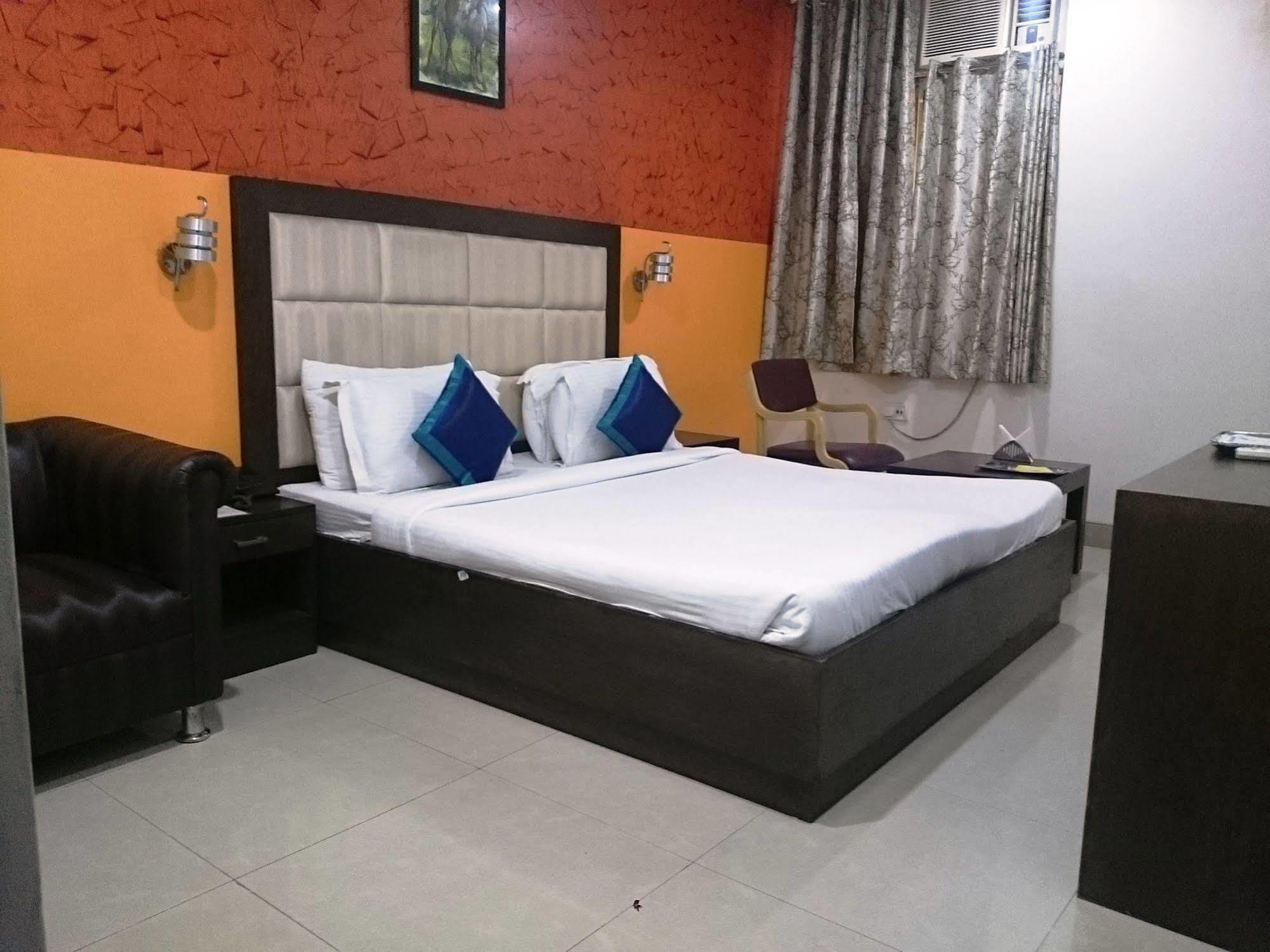 The Rts Plaza Hotel 3*