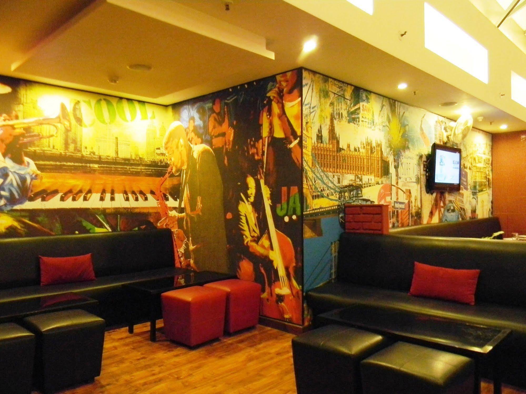 Hotel Red Fox By Lemon Tree Hotels, East
