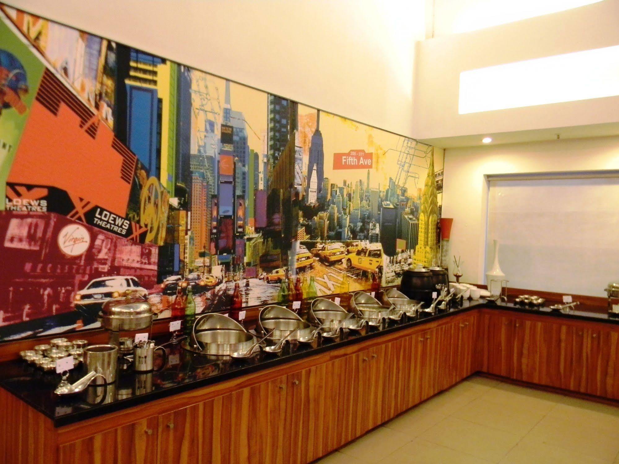 Red Fox By Lemon Tree Hotels, East Hotel