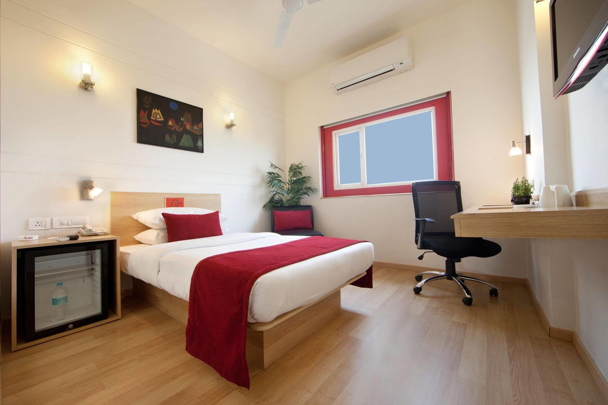 Hotel Red Fox By Lemon Tree Hotels, East 3*