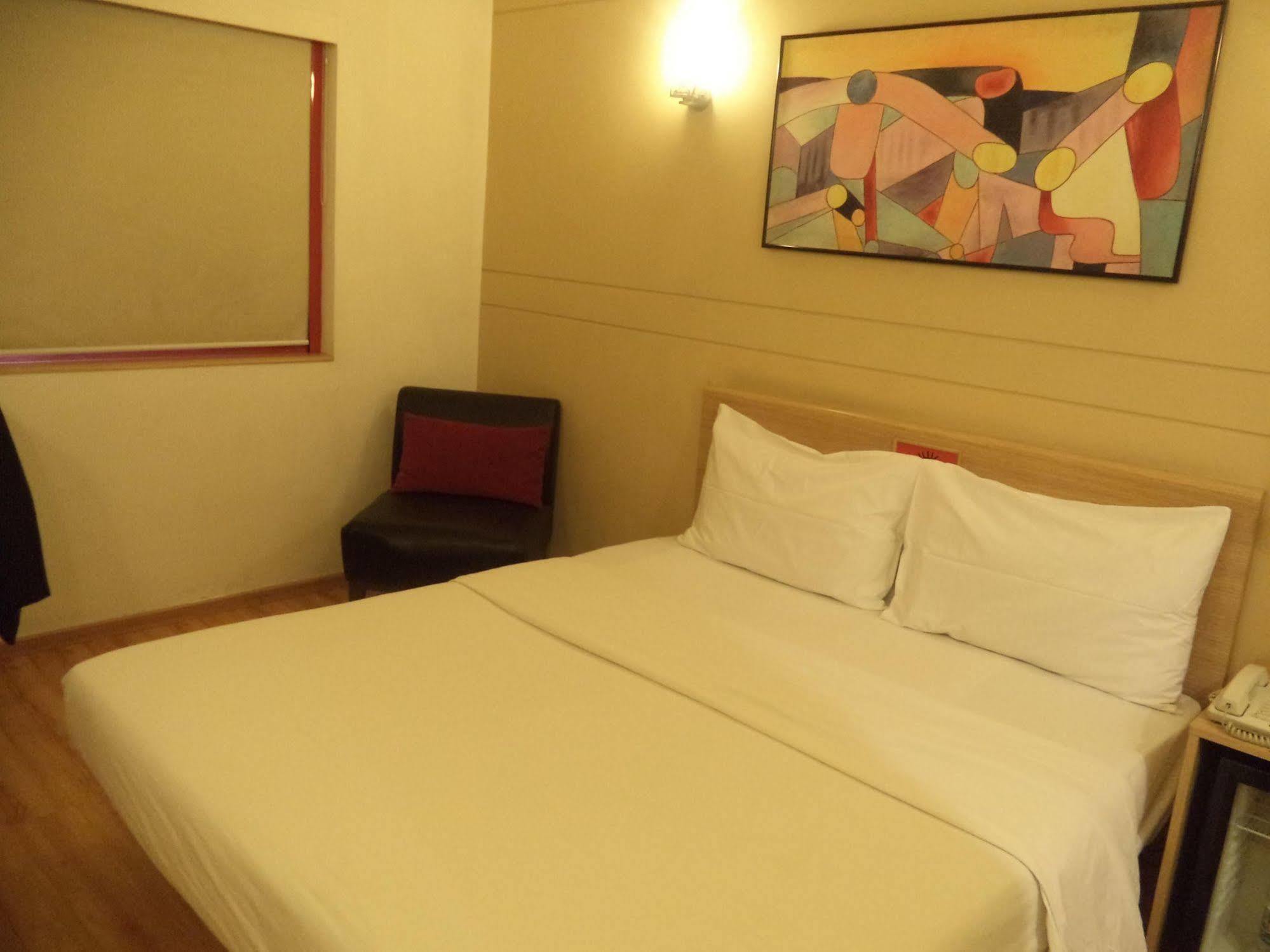 Red Fox By Lemon Tree Hotels, East Hotel 3*