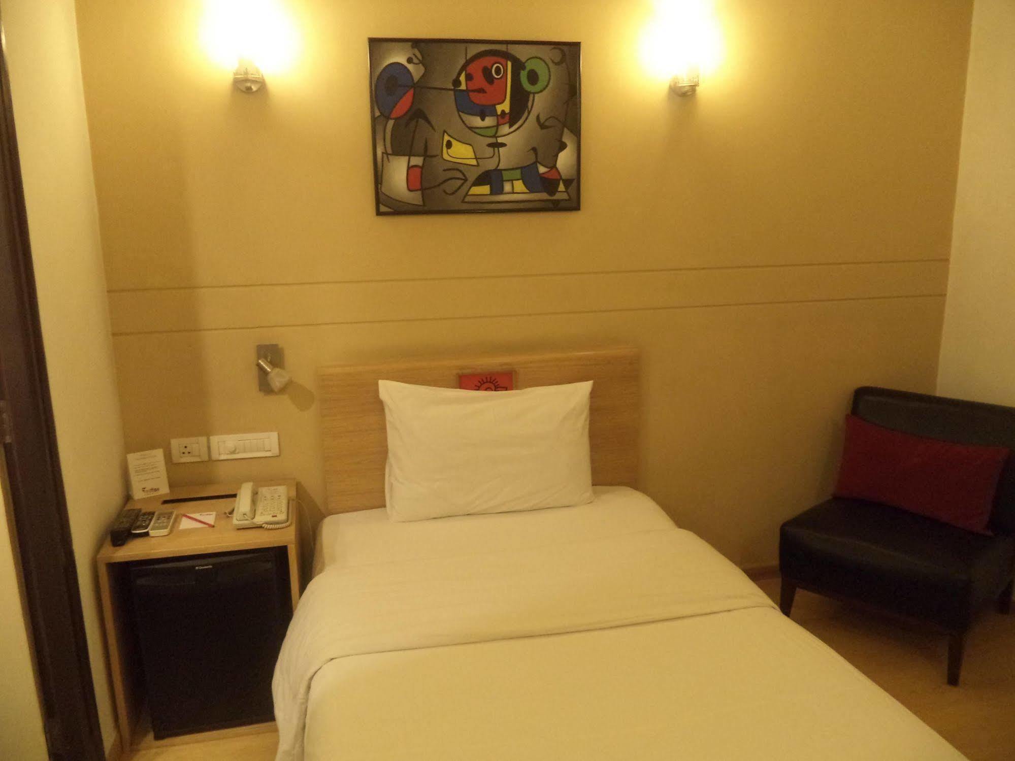 Hotel Red Fox By Lemon Tree Hotels, East