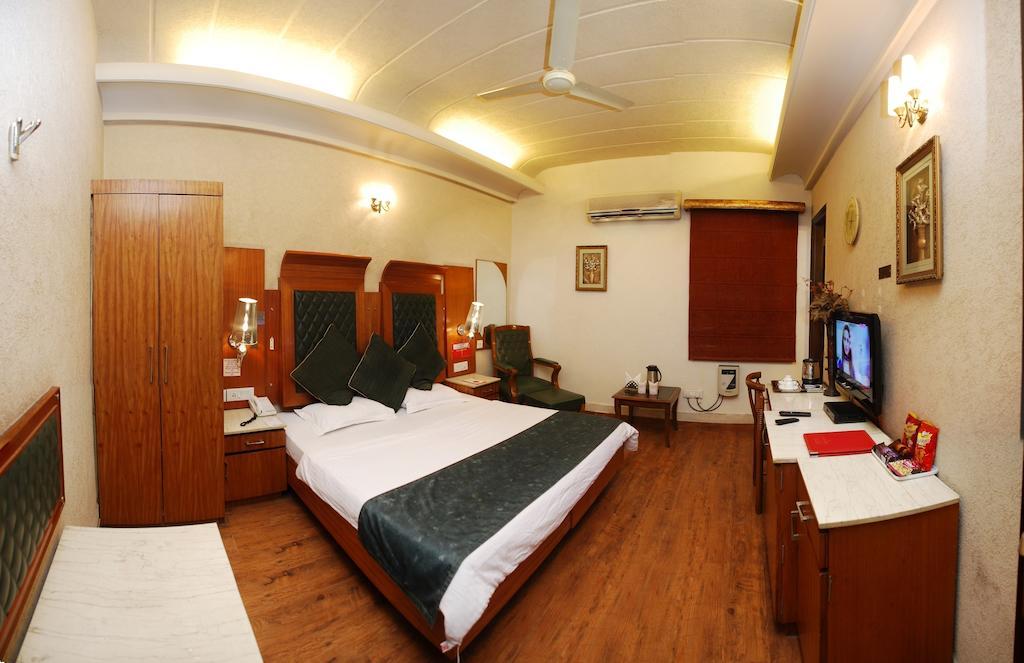 Royal Castle Grand Hotel Nova Deli