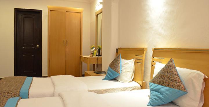 Emperor Palms Hotel