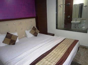 Oyo 1912 Dada Hotel Nova Deli