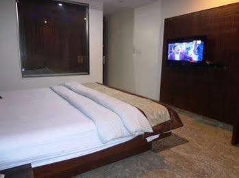 Oyo 1912 Dada Hotel 3*