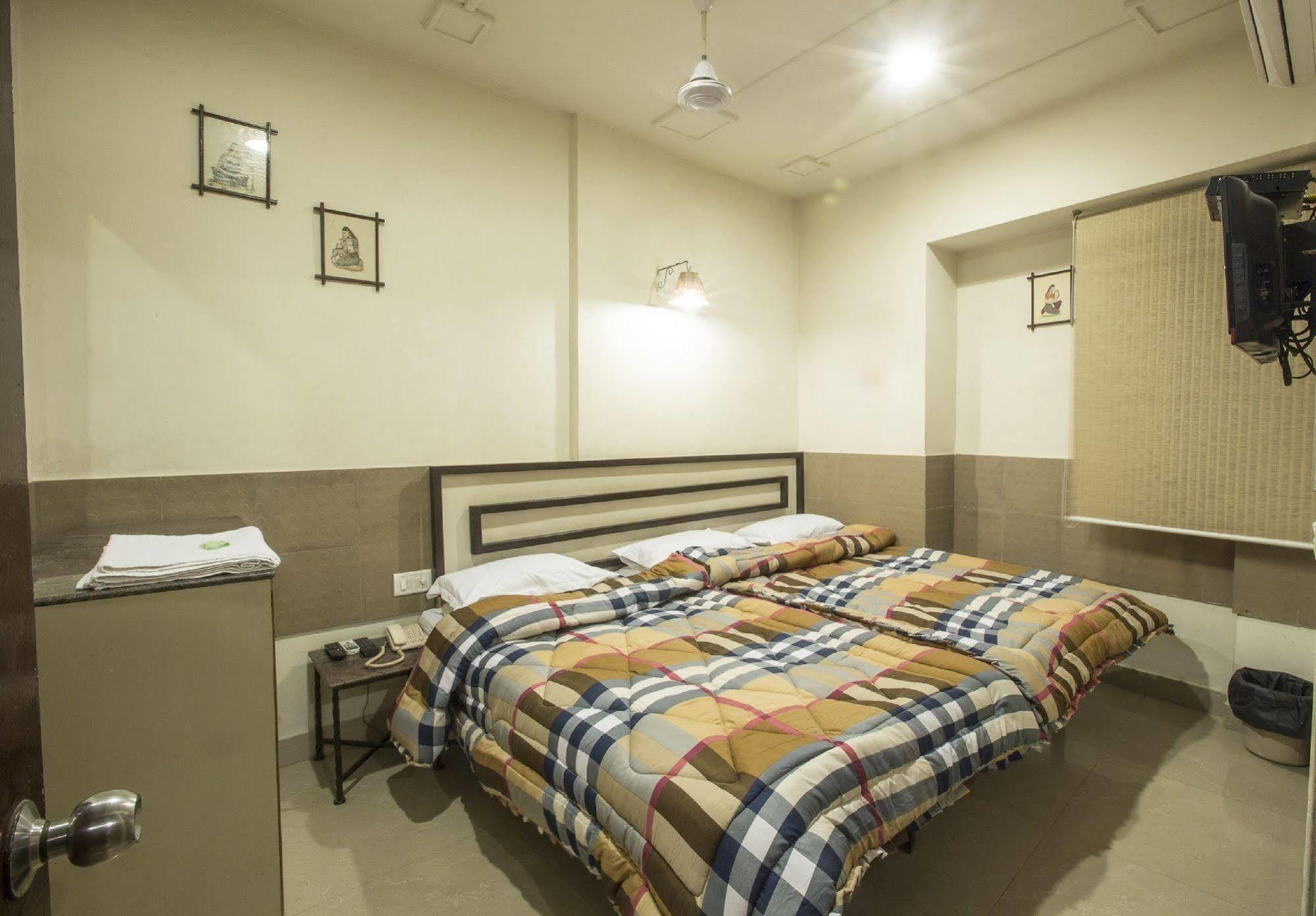 Hotel Smyle - Value Near Station