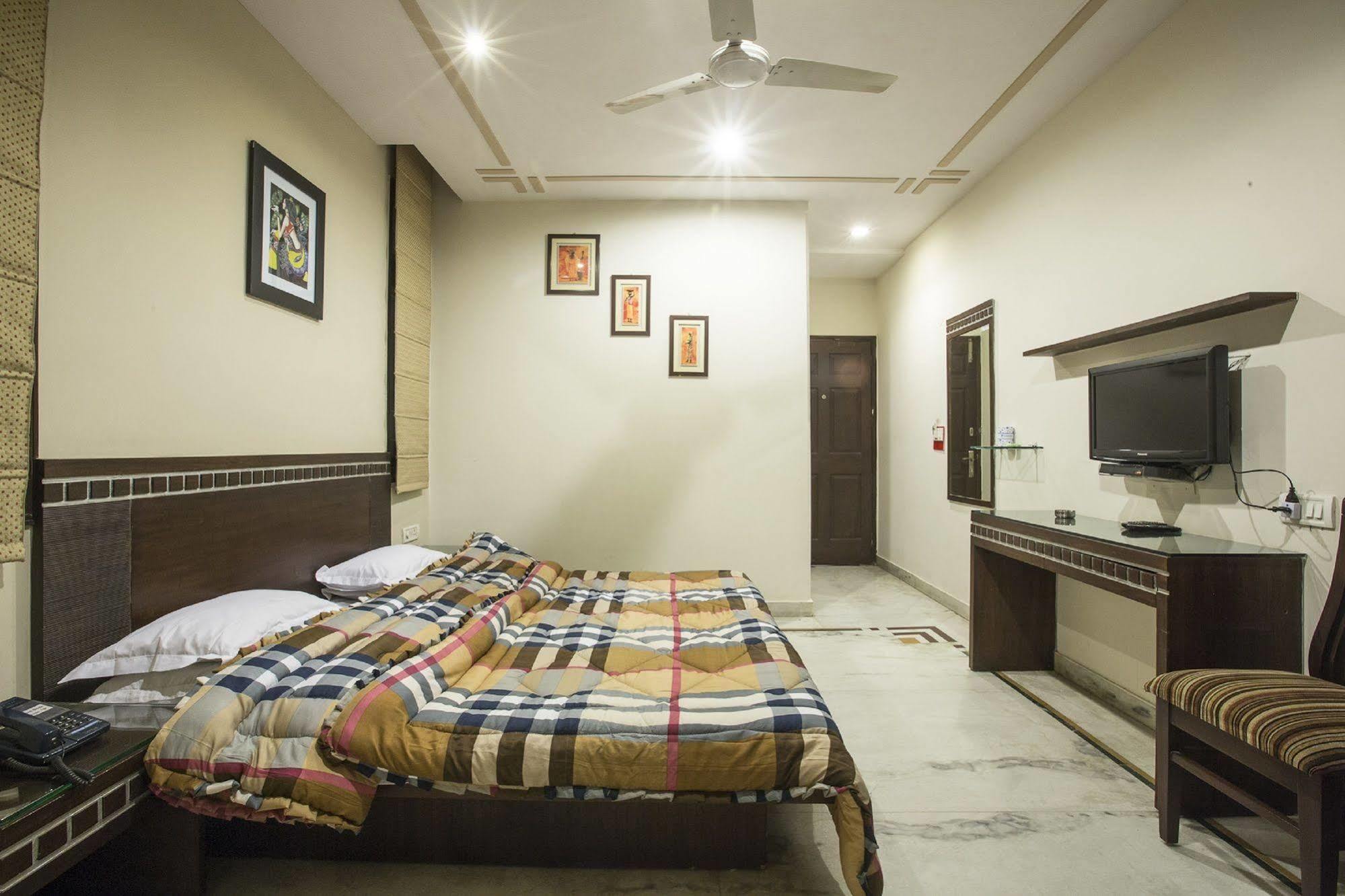 Smyle - Value Near Station Hotel 3*