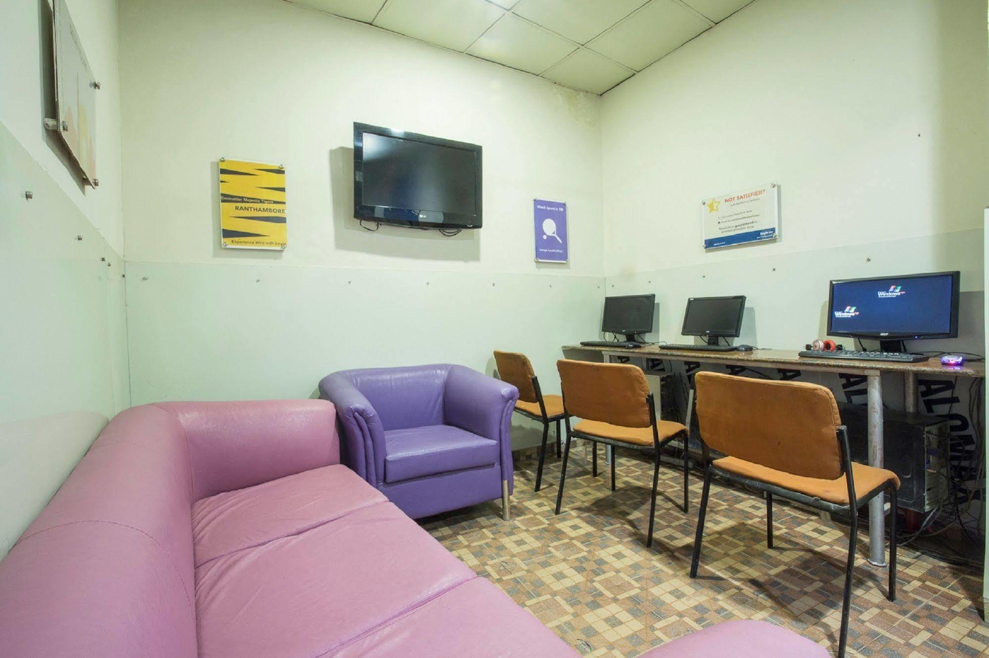 Hotel Smyle - Value Near Station New Delhi
