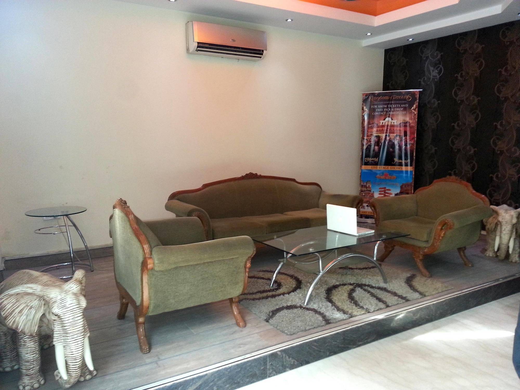 Hotel Mandakini Palace