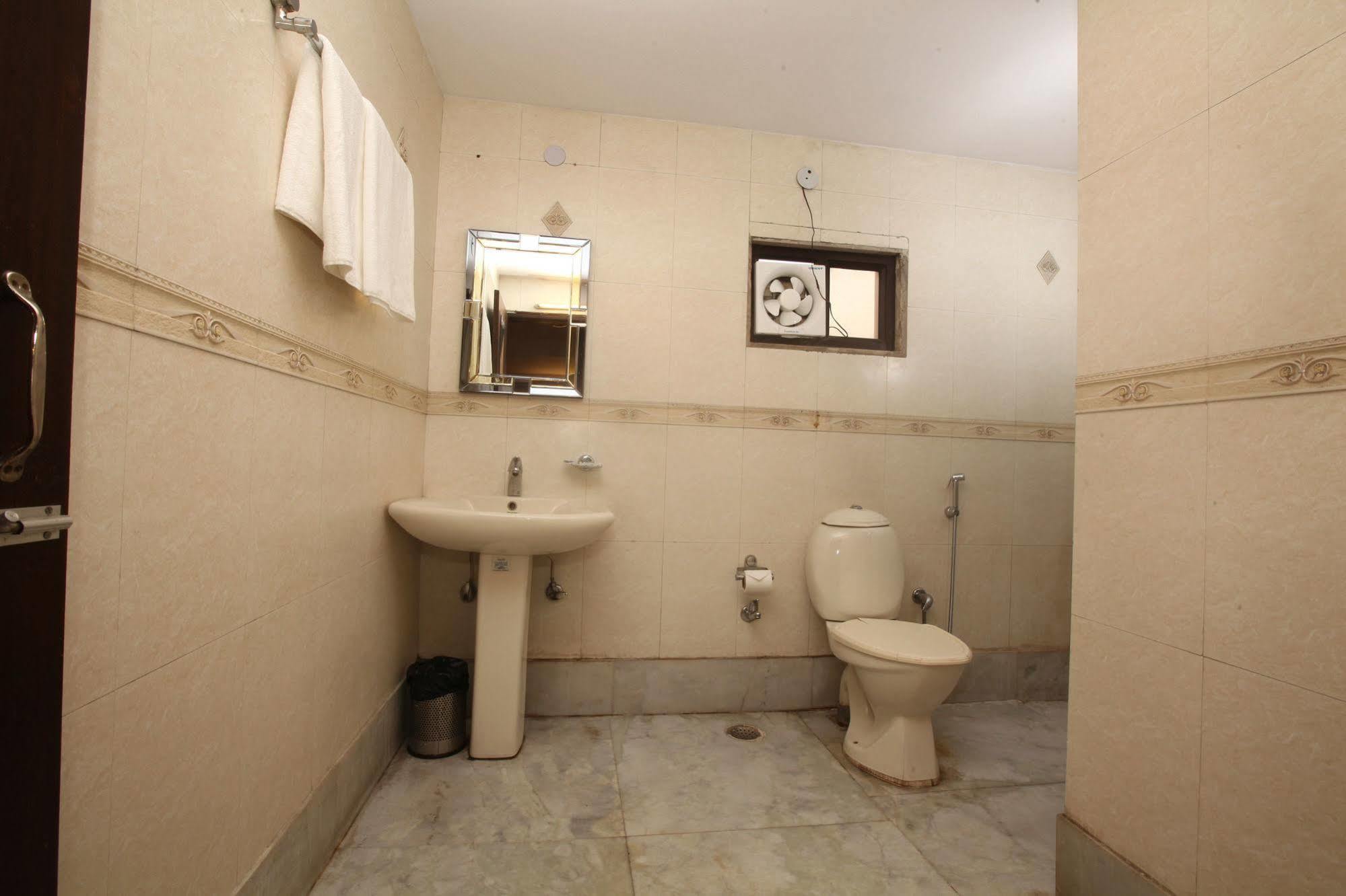 Hotel Ananda Hotel