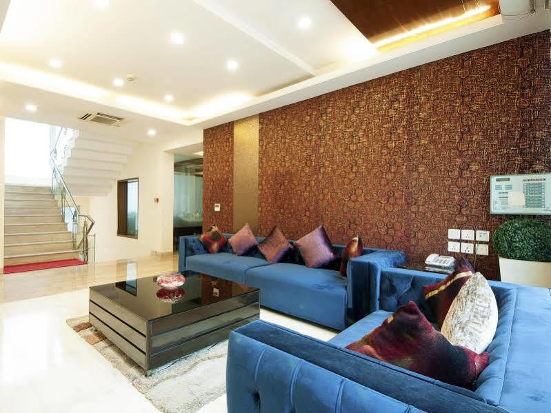 Hotel Alpina & New Delhi