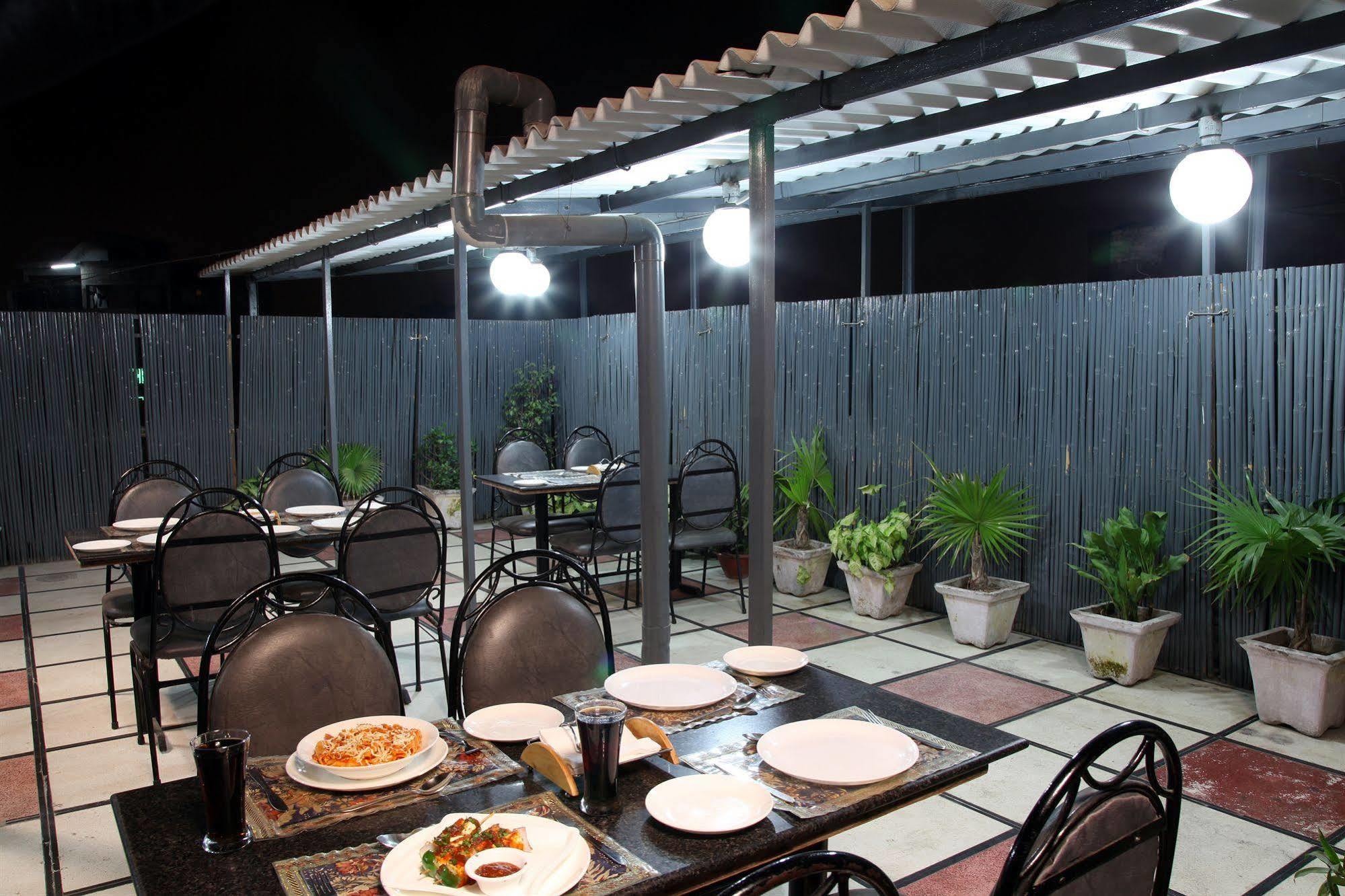 Rupam Hotel 3*