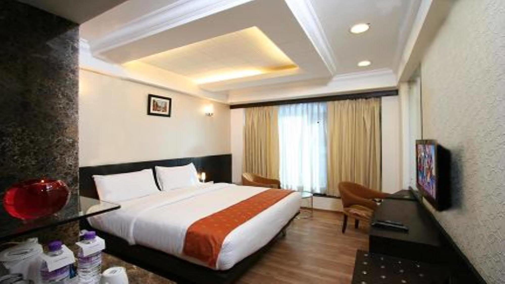 Hotel Signature Grand 3*
