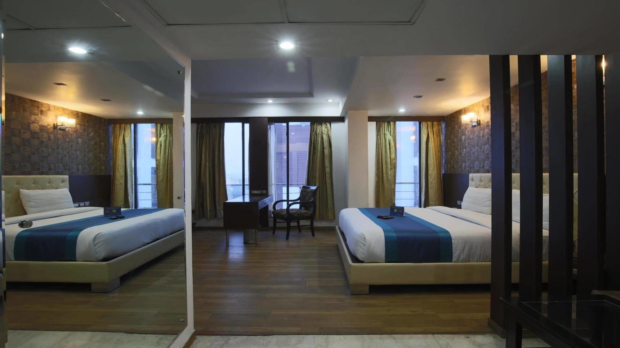 Signature Grand Hotel New Delhi