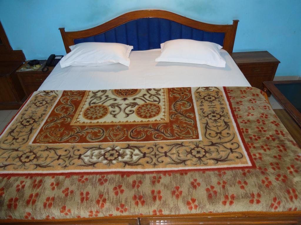 Golden Deluxe Hotel