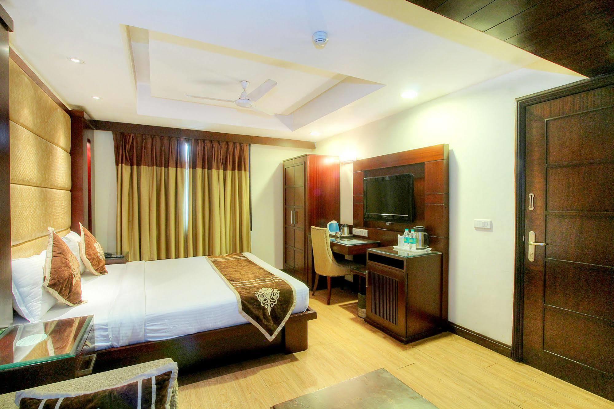 Treebo Trend Freesia Hotel New Delhi