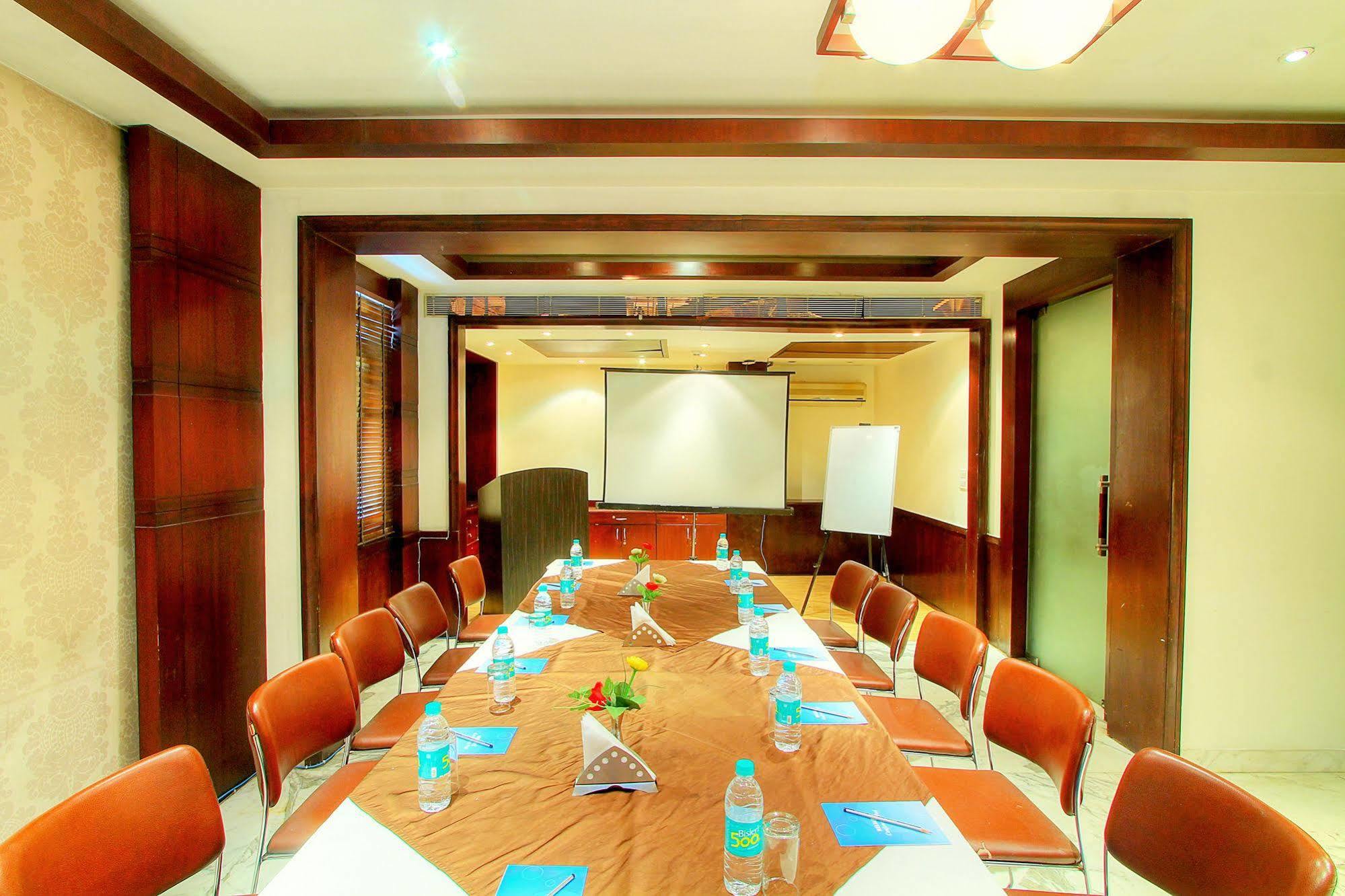 Hotel Treebo Trend Freesia New Delhi
