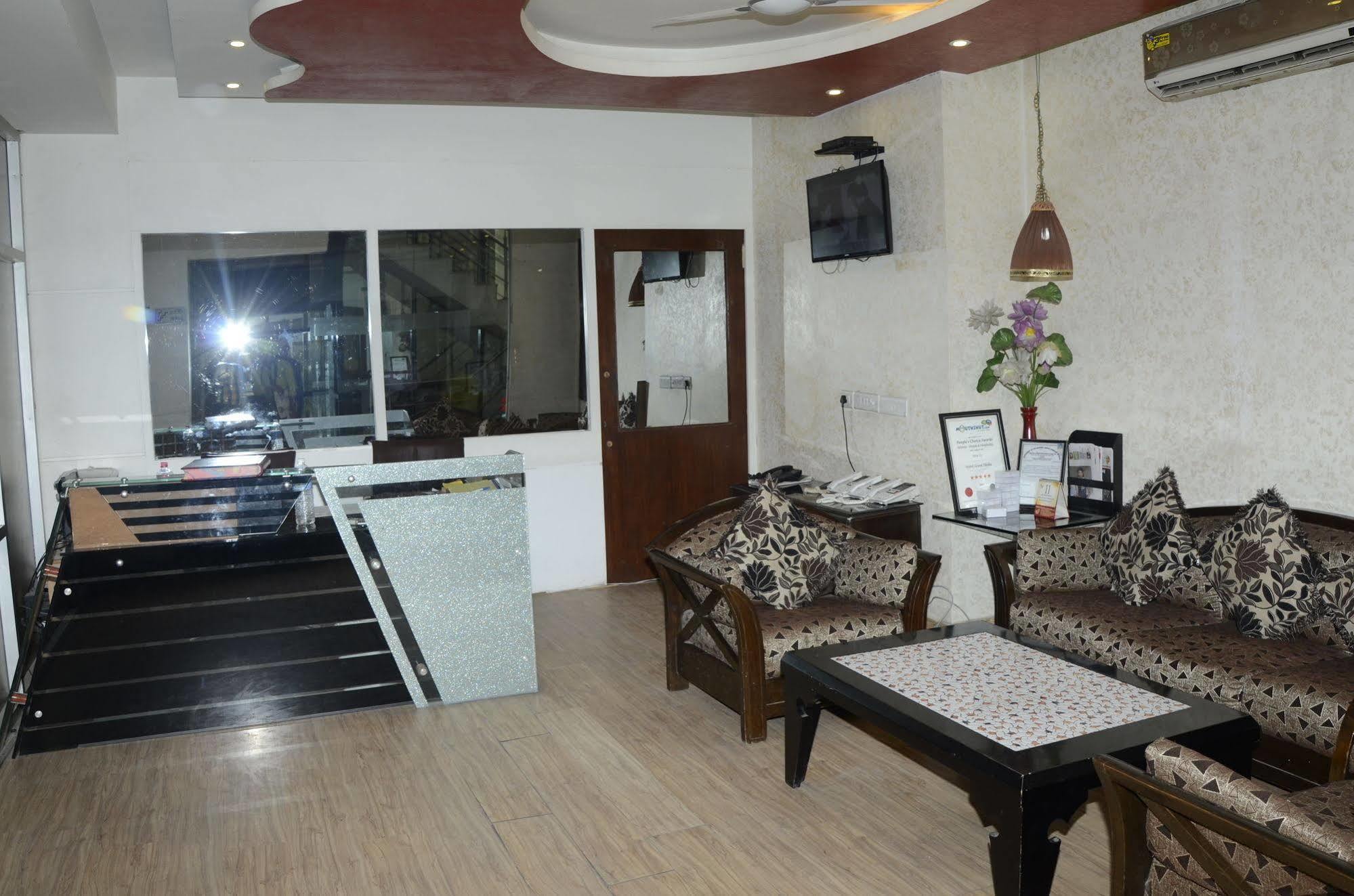 Fabexpress Grand Shoba Hotel 3*