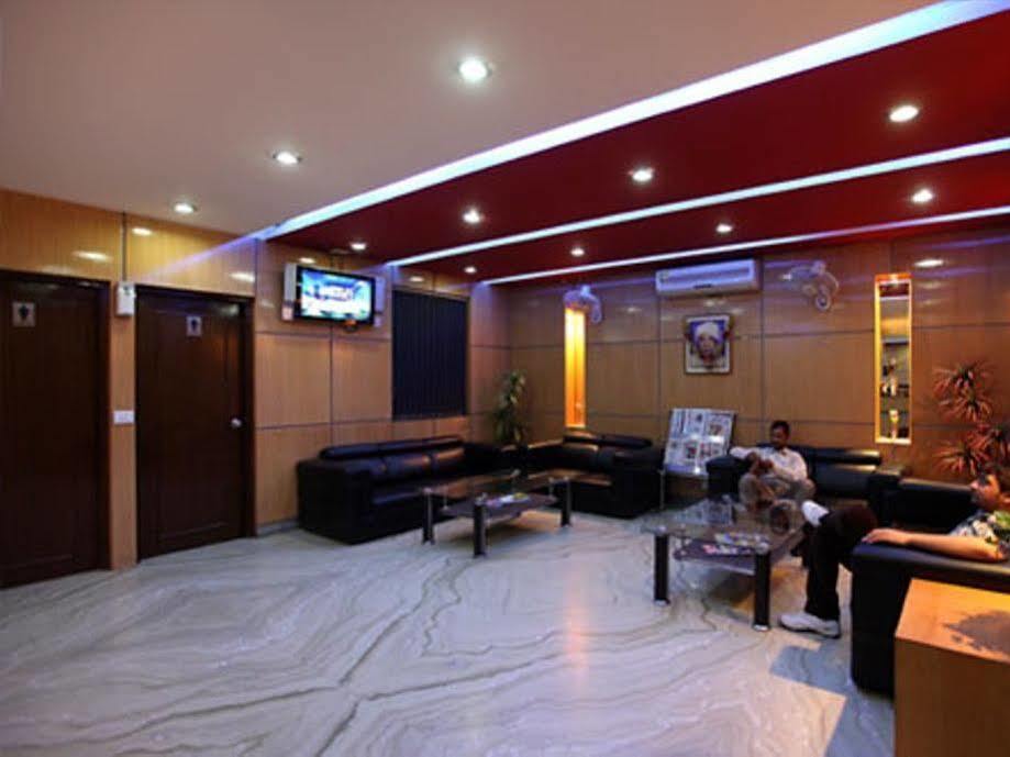 Hotel Fabexpress Grand Shoba 3*