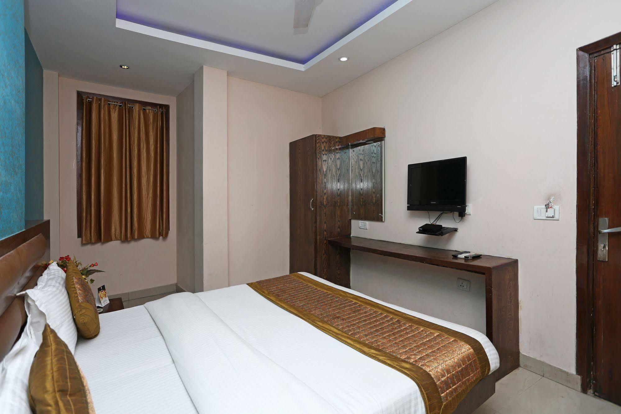 Hotel Oyo 6096 Maharani Palace 3*