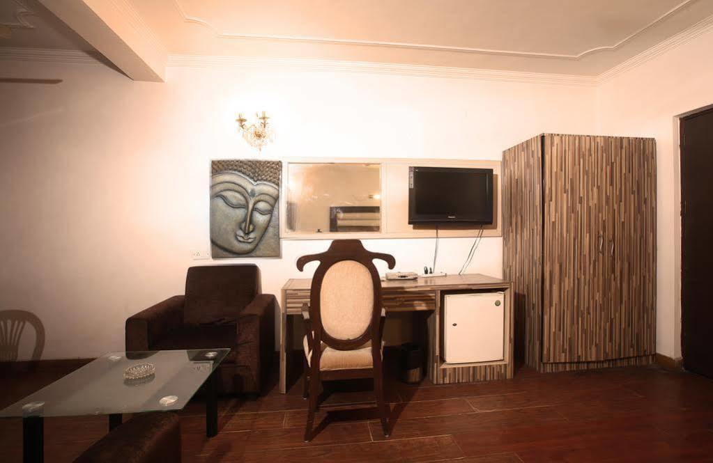 Oyo 358 Sarojini Nagar Hotel 3*