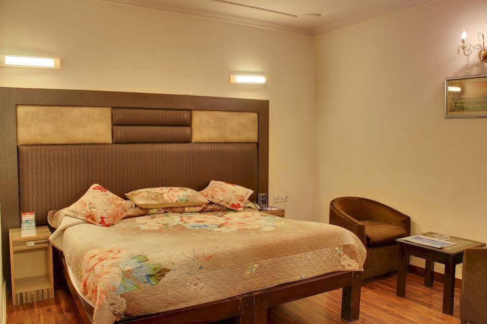 Hotel Oyo 358 Sarojini Nagar New Delhi