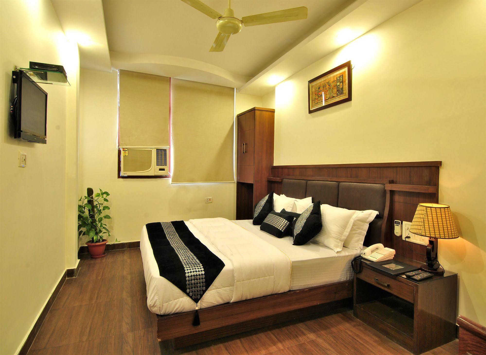 Toronto New Delhi