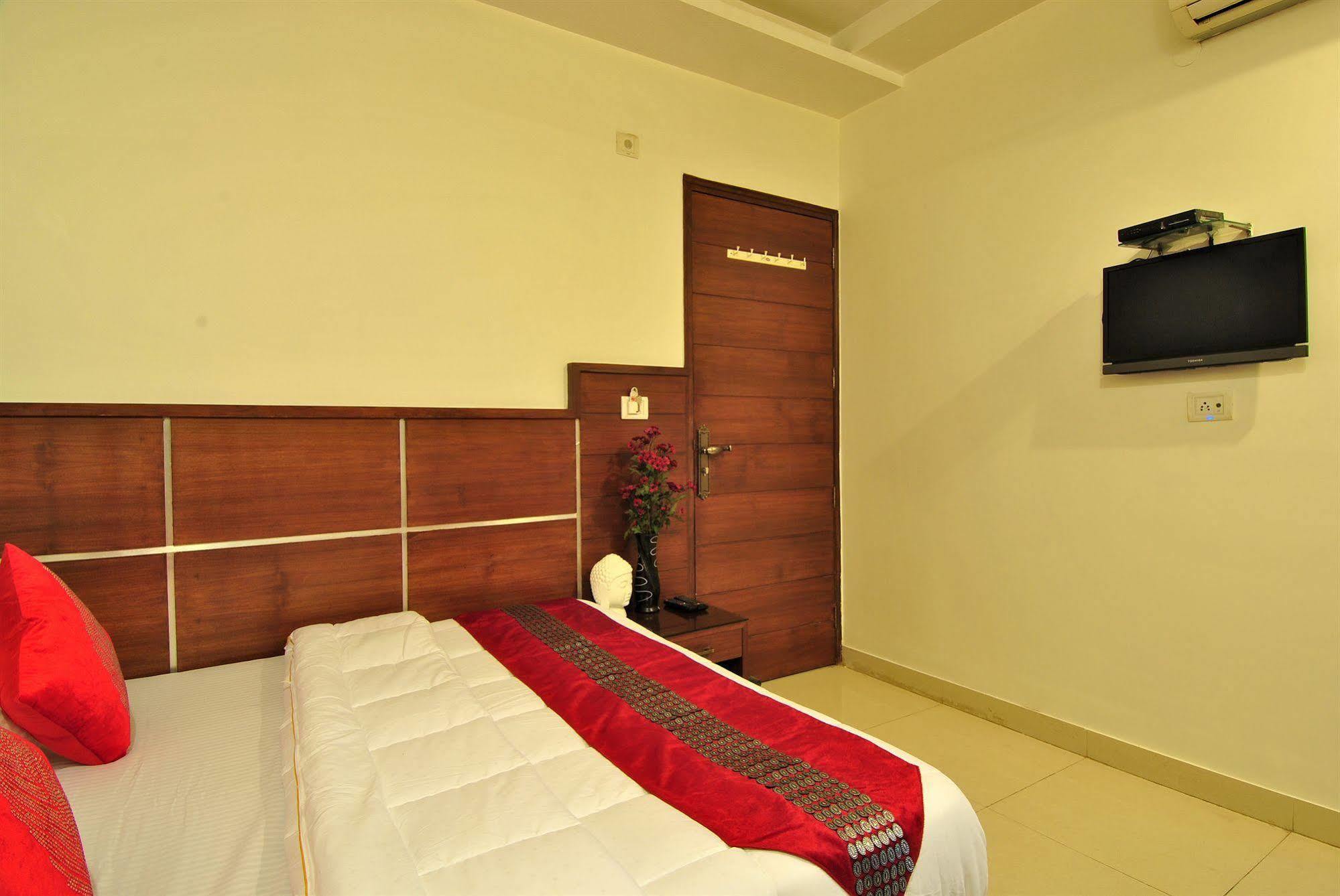 Toronto 3* New Delhi