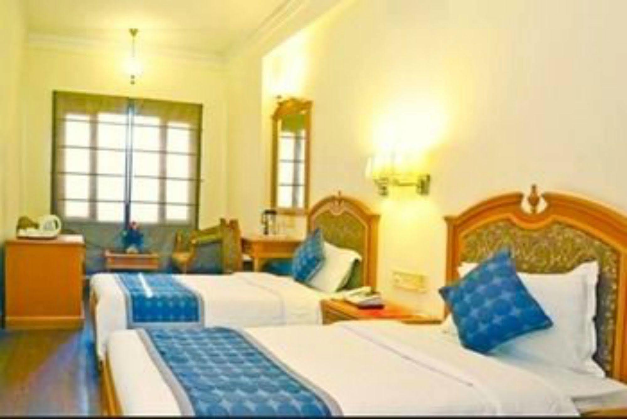 Hotel Kastor- Near Nehru Place- Gk 2- M Block Market-gk Metro Station-dr As Clinic