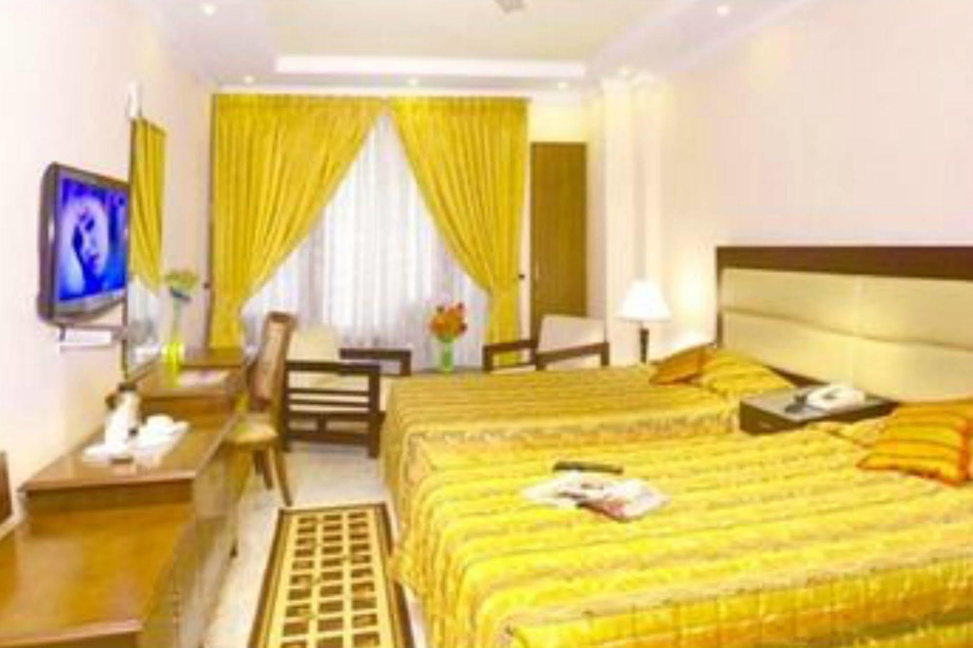 Kastor- Near Nehru Place- Gk 2- M Block Market-gk Metro Station-dr As Clinic Hotel New Delhi