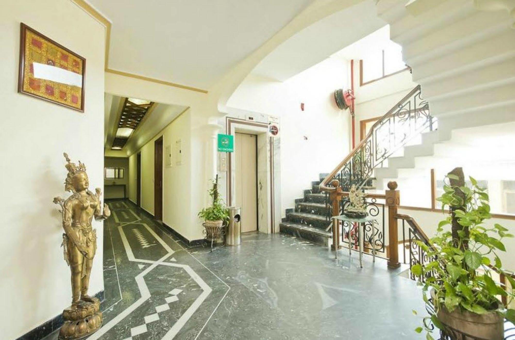 Hotel Kastor- Near Nehru Place- Gk 2- M Block Market-gk Metro Station-dr As Clinic 3*