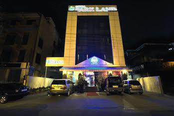 Hotel Parkland, Sufderjang Enclave New Delhi
