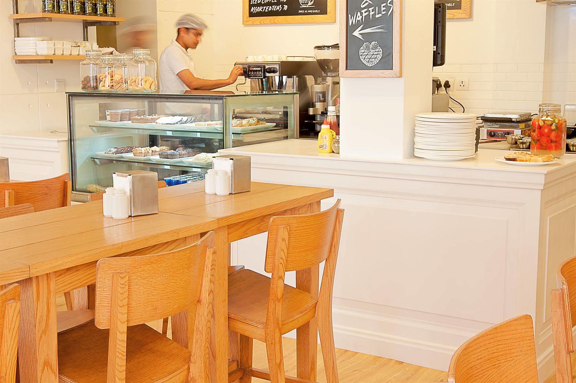 Bloomrooms @ Link Road 3*