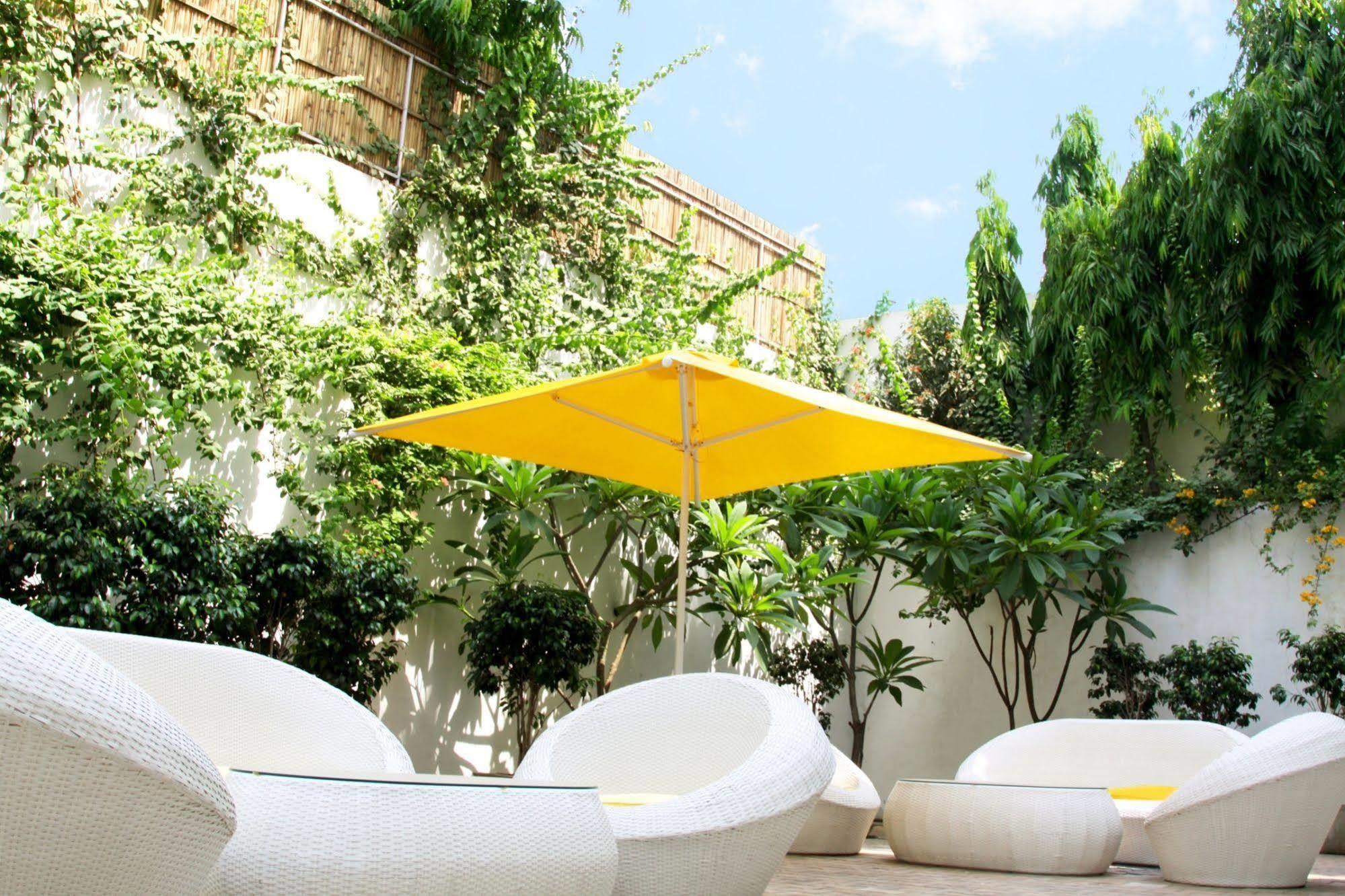 Hotel Bloomrooms @ Link Road 3*