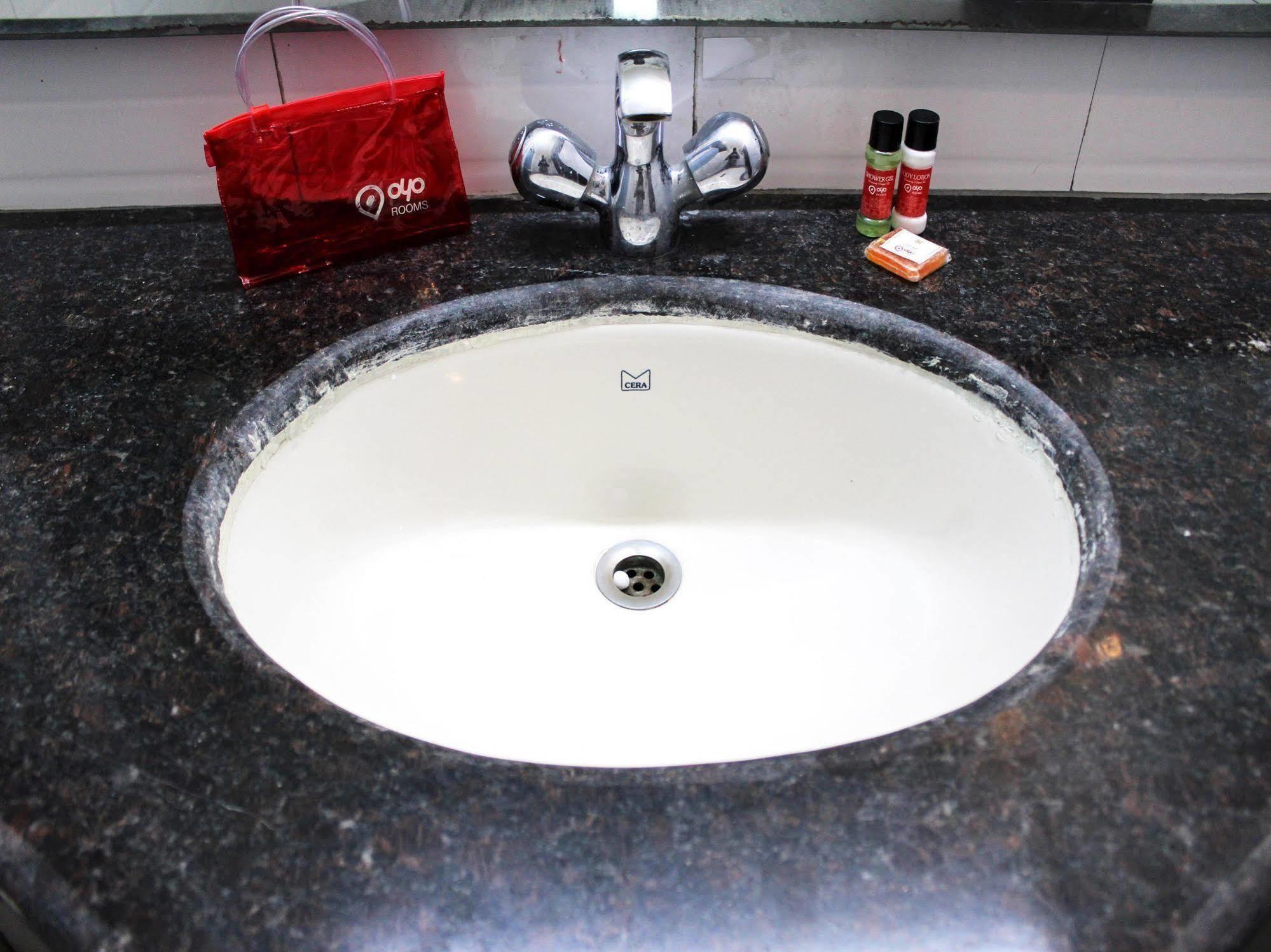 Hotel Oyo 2373 D