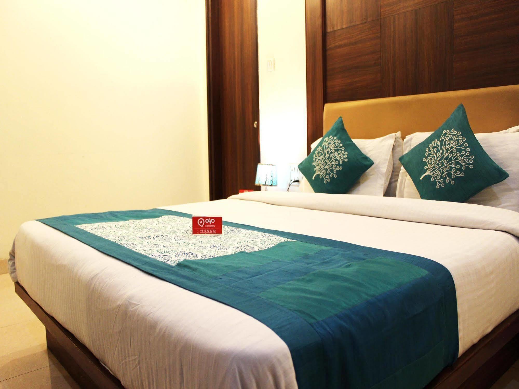 Oyo 2373 D New Delhi