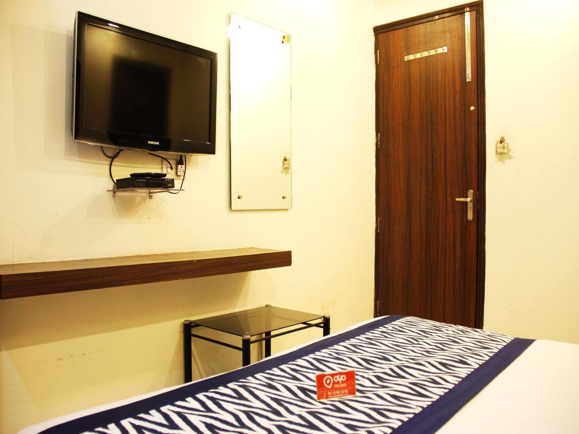 Hotel Oyo 2373 D New Delhi