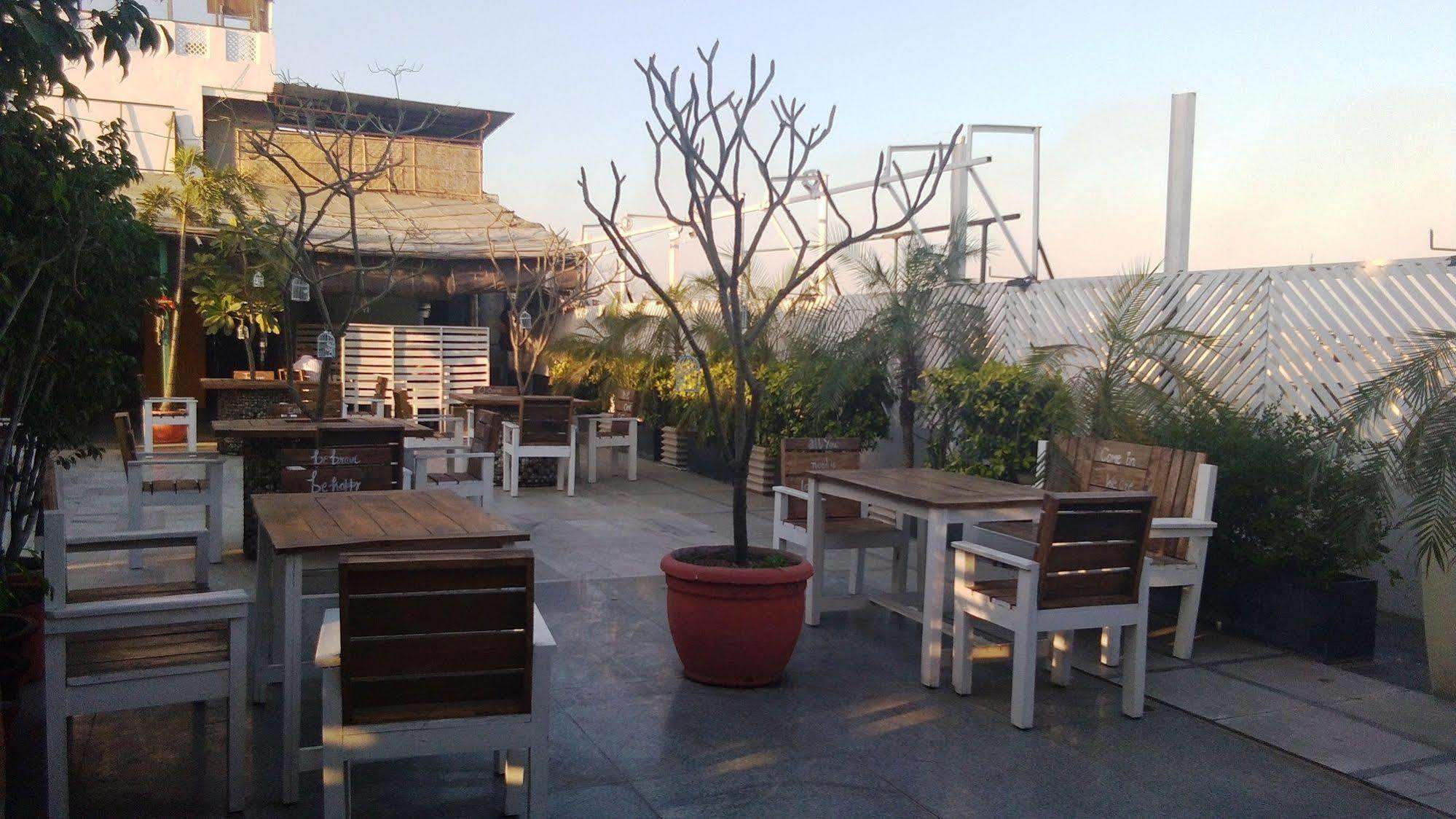 The White Klove 3* New Delhi