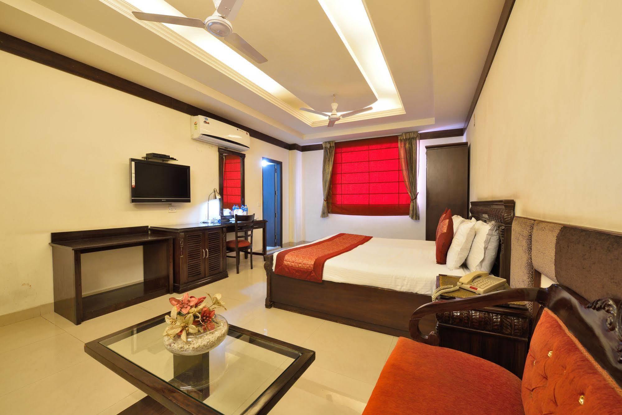 Clark Heights Hotel