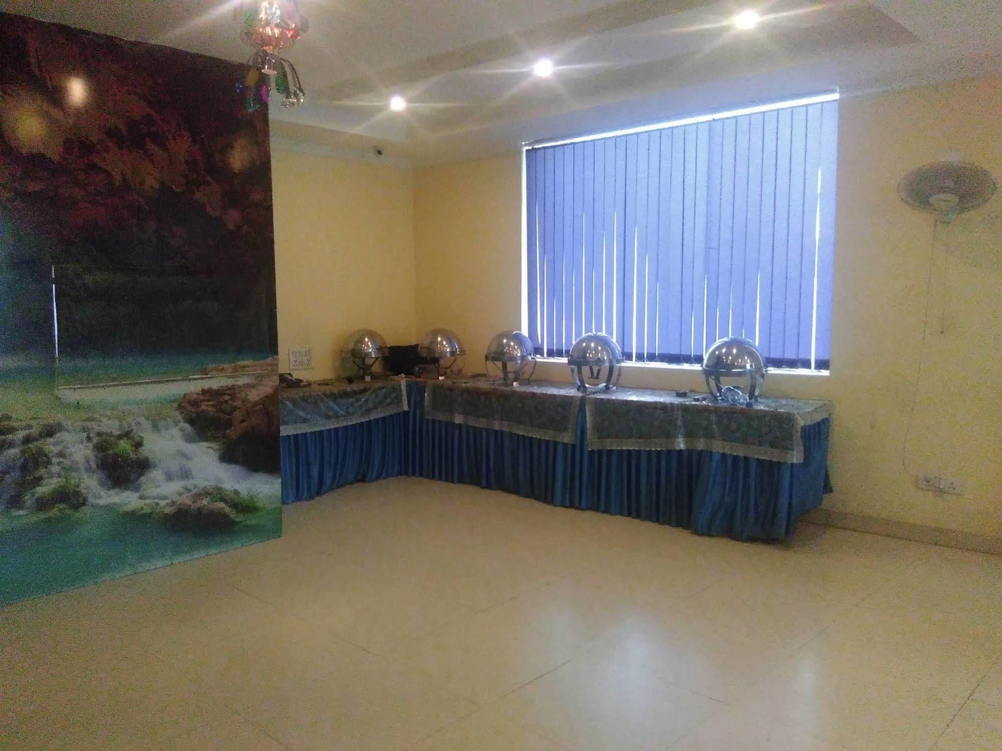 Castle Blue Near Igi Airport Hotel Nova Deli